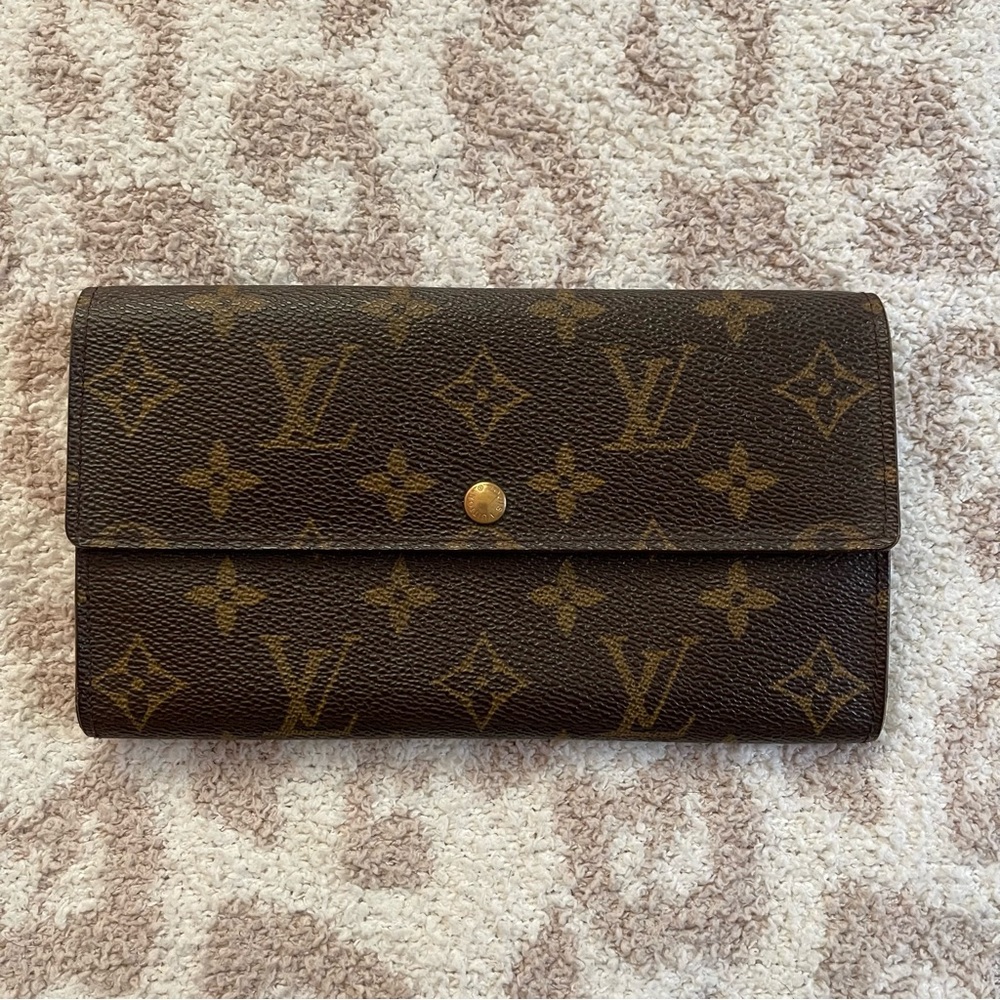 Louis Vuitton LV Monogram Snappy Wallet 🤎